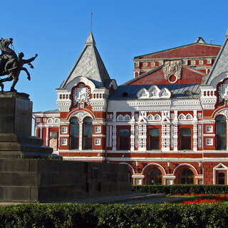 Театр и памятник Чапаеву